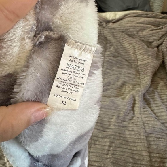 Fuzzy shorts - Picture 2 of 2